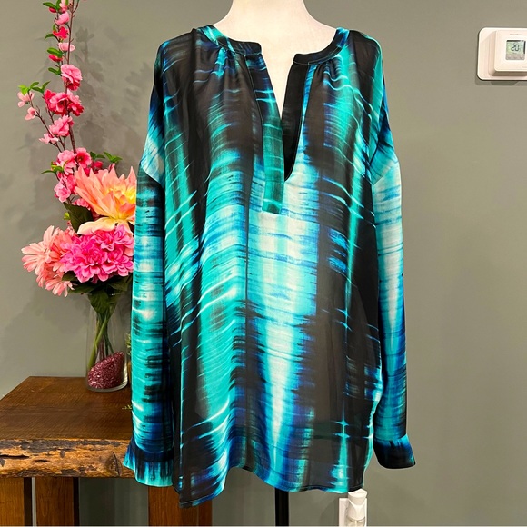 Two by Vince Camuto Top - Picture 1 of 11